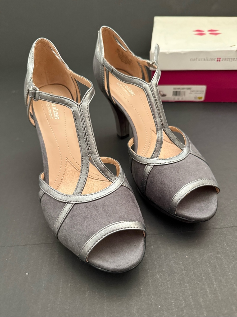 Naturalizer Dacoma Silver-Gray T-Strap Peep-Toe Heels Size 10 NEW
